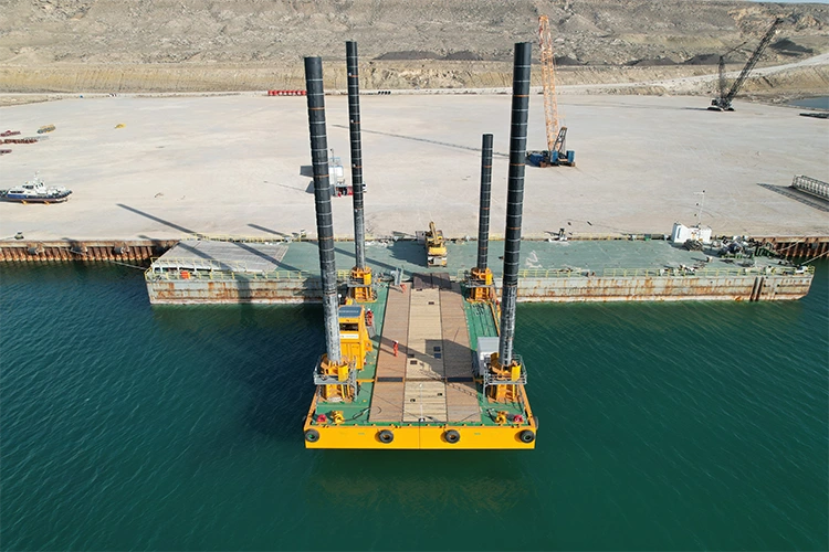 Экскаваторная самоподъемная платформа