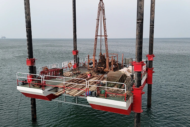 Самоподъемная платформа для обслуживания